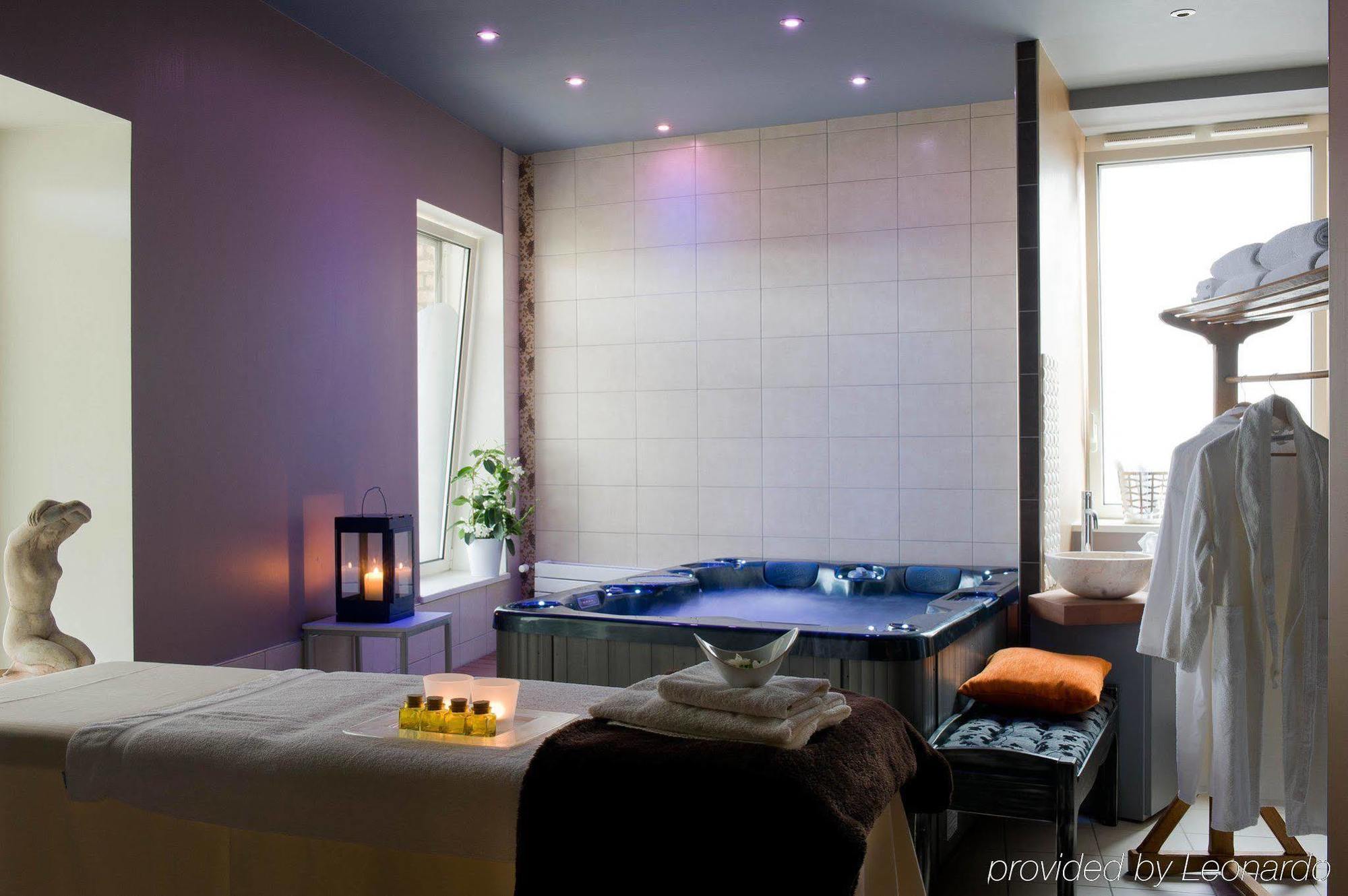 Hotel Spa Frederic Carrion Et Sa Table Gastronomique Vire  Экстерьер фото