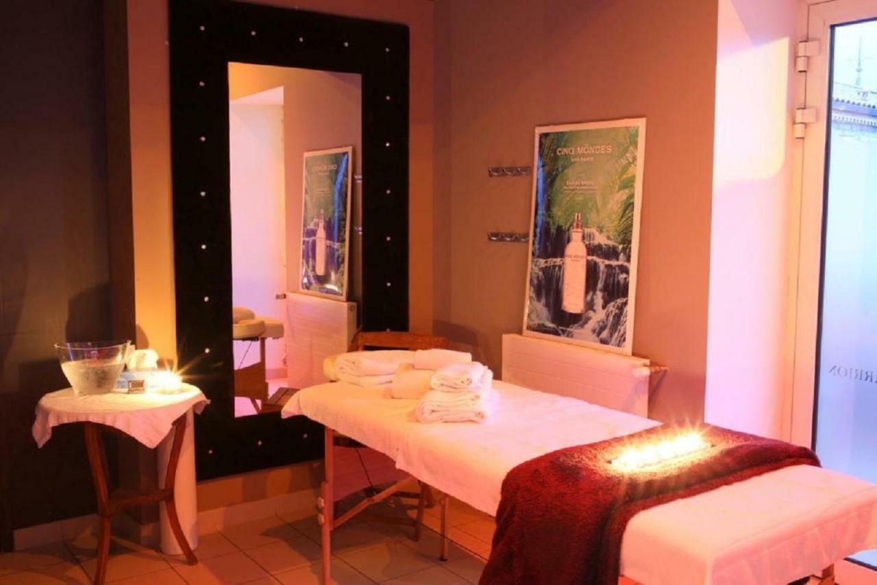 Hotel Spa Frederic Carrion Et Sa Table Gastronomique Vire  Экстерьер фото